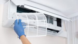 Ipari hűtőgép szerelő szakemberek a Csibra Hűtéstechnika klímaszereléstől