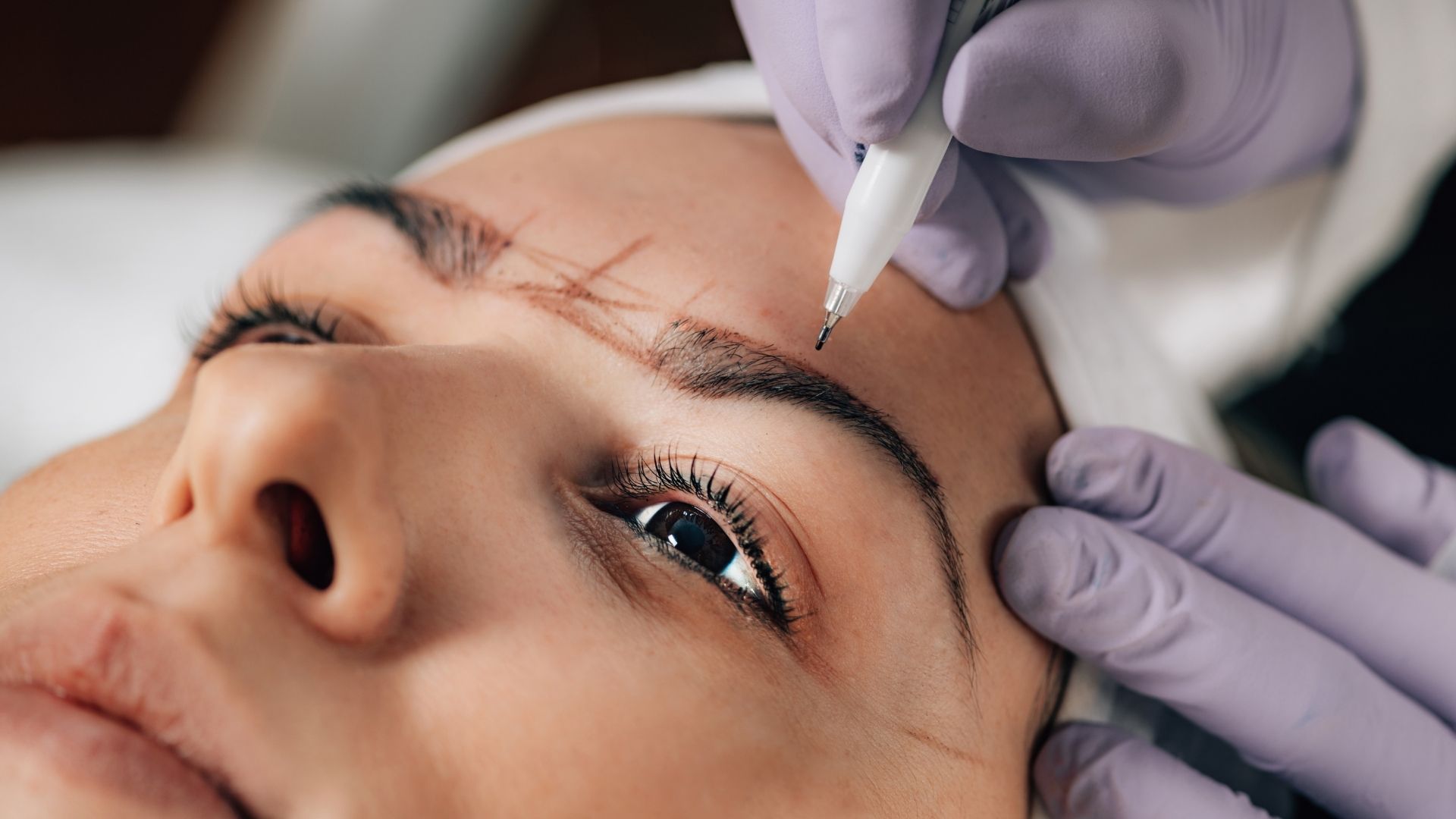 Szálazott szemöldöktetoválás és thermage kezelés