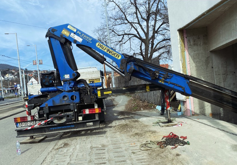 BartaFuvar darus autó – professzionális gépszállítás vállalkozásoknak