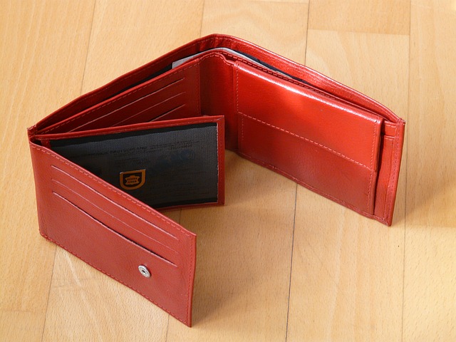 piros pénztárca